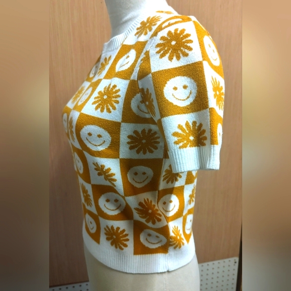 Forever 21 smiley sweater. New. Size large. - Picture 11 of 13